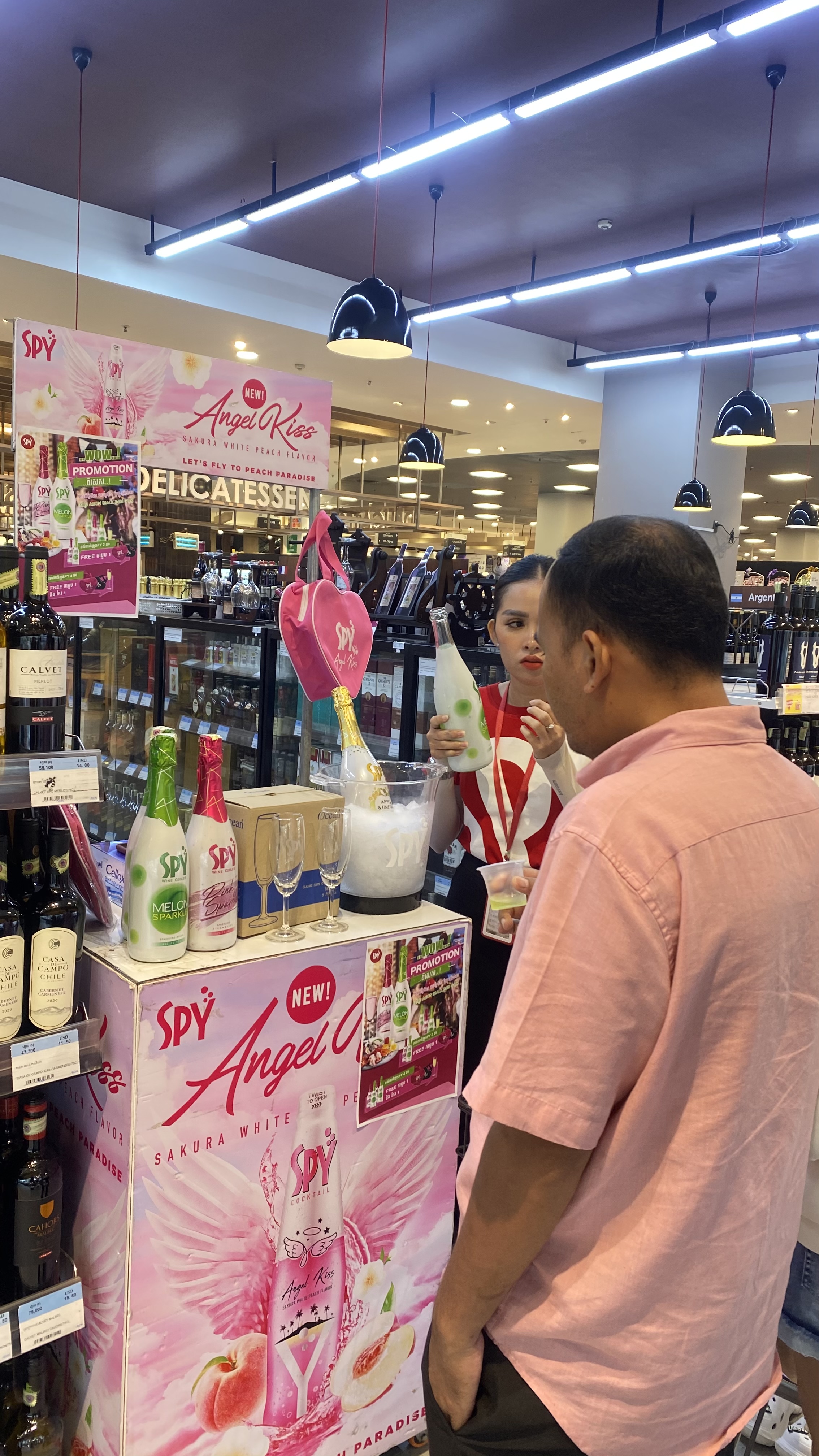 SPY Sparkle Fruit Revolutionizing FMCG Distribution with Da Houg Heng 25th December at Makro Cambodia - Image 5